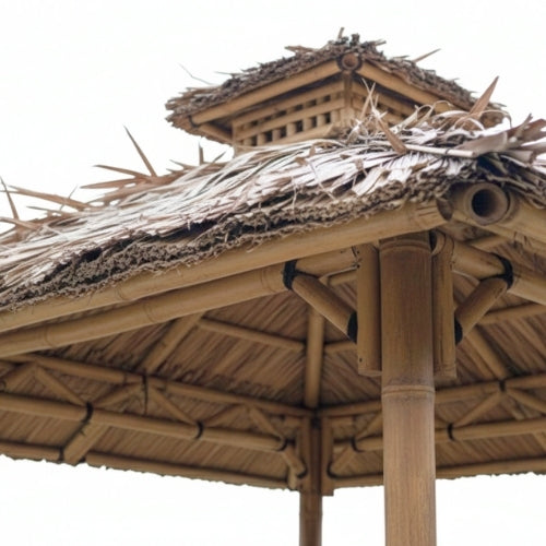 Structure porteuse en bambou massif avec poteaux épais et assemblages traditionnels balinais
