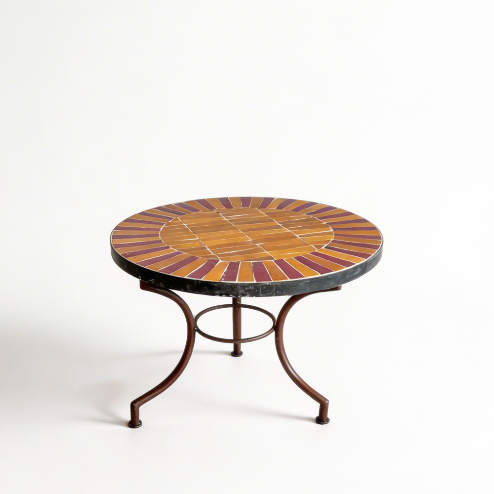Table basse en zellige marocain orange bordeaux Ø60 cm avec piètement en fer forgé extérieur