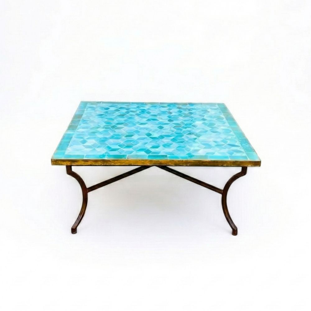 Table basse carrée en zellige marocain bleu avec plateau artisanal posé à la main et pied fixe en fer forgé noir