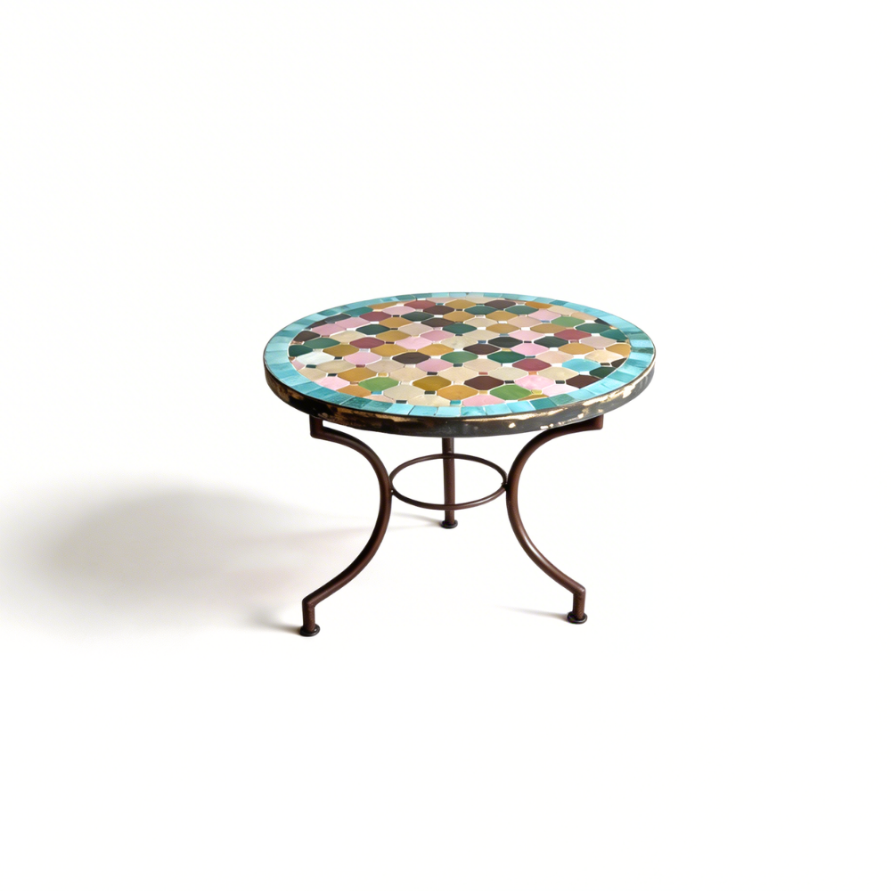Table basse en zellige marocain avec frise bleue Ø60 cm pour terrasse ou espace lounge extérieur