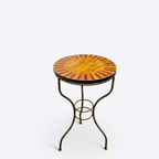 Table haute extérieure en zellige orange bordeaux Ø60 cm avec pied en fer forgé rouillé