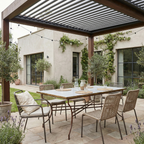 Table marocaine rectangulaire en zellige blanc installée sur terrasse de jardin extérieur au style méditerranéen