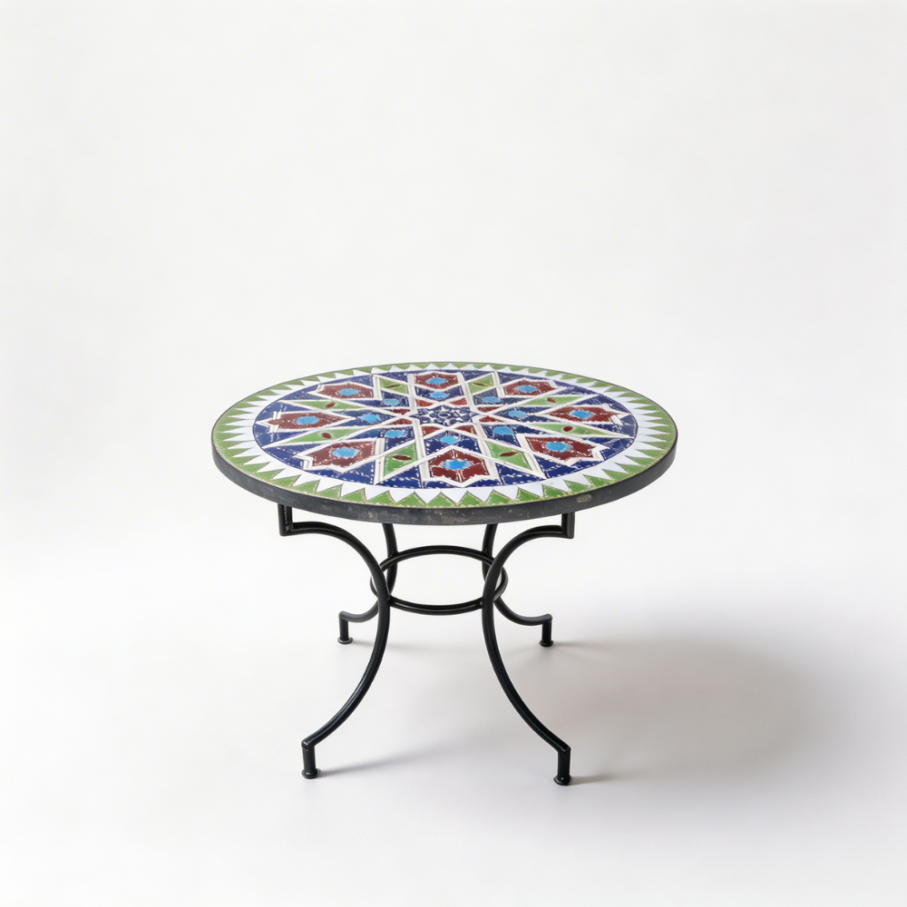 Table ronde extérieure en zellige artisanal multicolore Ø100 cm avec pied en fer forgé rouillé