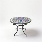 Table ronde extérieure en zellige artisanal multicolore Ø100 cm avec pied en fer forgé rouillé