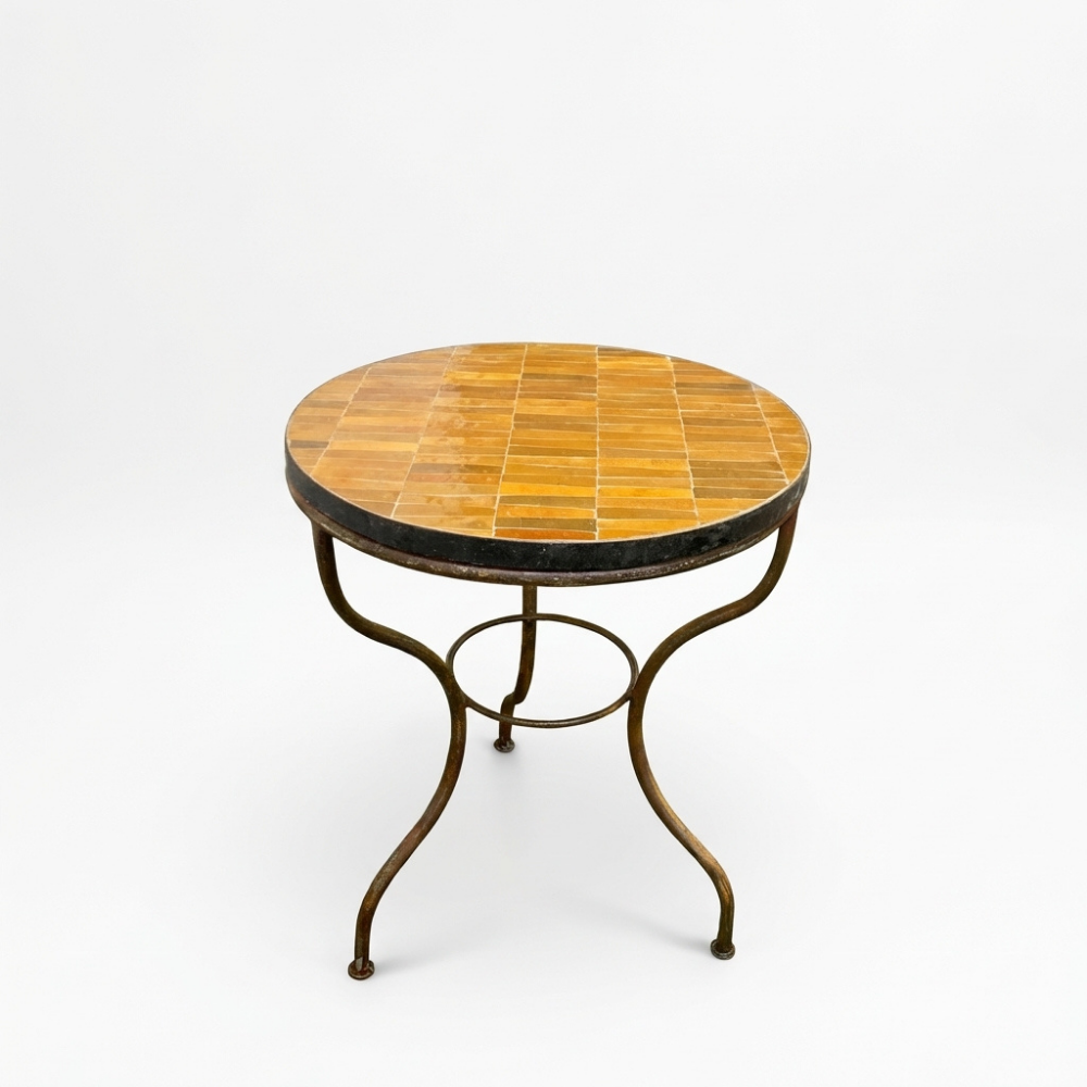 Table ronde en zellige marron avec cabochons blancs Ø60 cm et structure en fer forgé