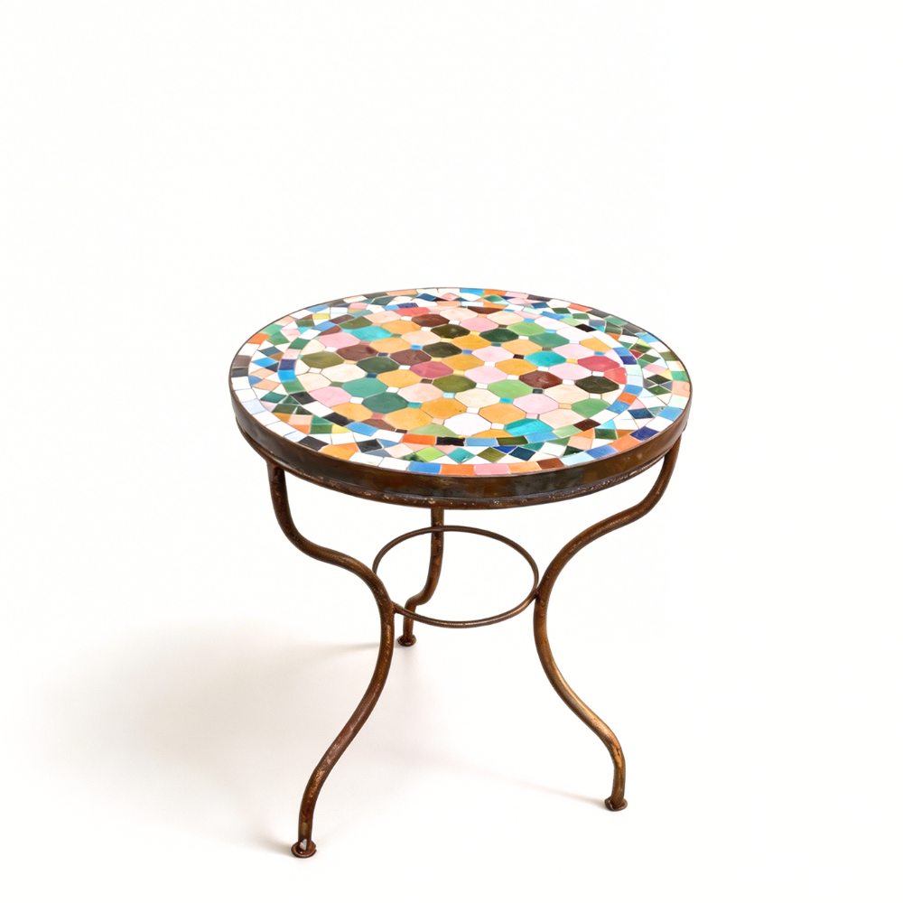 Table ronde extérieure en zellige multicolore Ø60 cm avec plateau mosaïque artisanal et pied rouillé