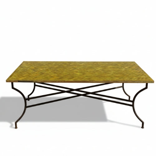 Table marocaine en zellige rectangulaire orange cognac avec plateau artisanal et piètement pliable en fer forgé