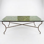 Table en zellige 200 × 100 cm Vert Tamegroute – Table artisanale marocaine avec plateau en résine et pied fixe noir en fer forgé