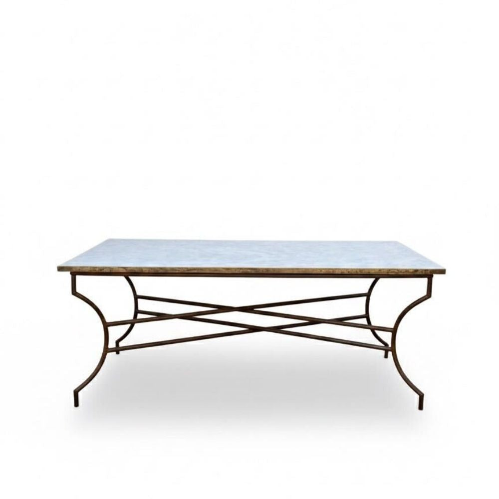 Table rectangulaire en zellige marocain blanc avec plateau artisanal posé à la main et pied pliable en fer forgé