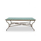 Table rectangulaire en zellige marocain vert bleu brun avec plateau artisanal et pied pliable en fer forgé