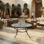 Table ronde en zellige Ø 150 cm Multicolore – Grande table artisanale marocaine avec pied fixe noir en fer forgé