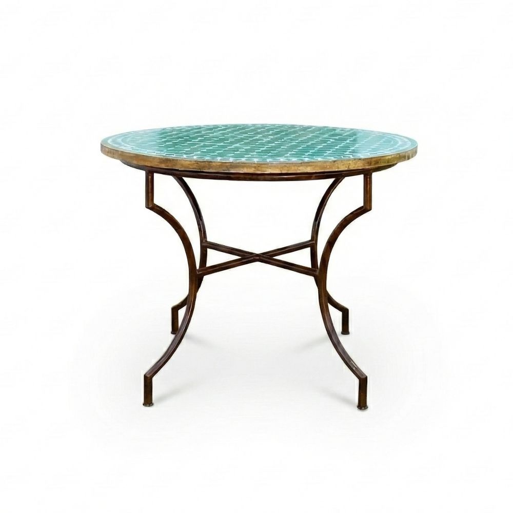 Table ronde en mosaïque marocaine zellige vert avec cabochons beige et pied fixe en fer forgé noir