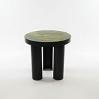 Table ronde en zellige marocain vert Tamegroute posée à la main, finition artisanale et structure en fer forgé noir