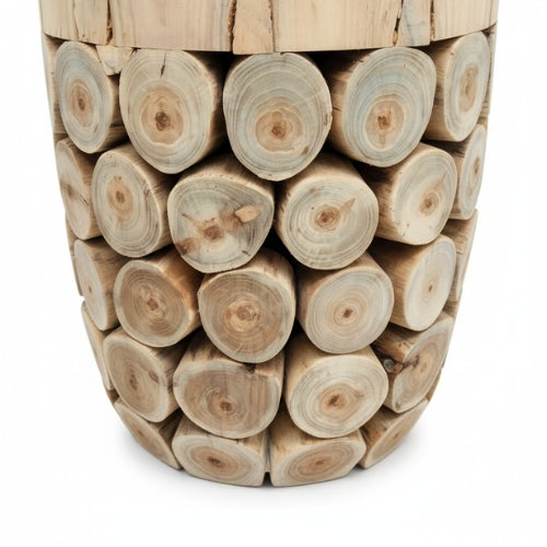 Tabouret en rondins de teck détourné en table d’appoint décorative en bois massif naturel