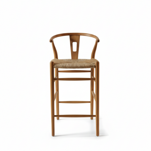 tabouret en teck autour d’un bar exterieur terrasse restaurant ou maison