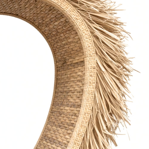 Détail de la texture du bambou naturel avec fibres apparentes, nuances organiques et finition artisanale