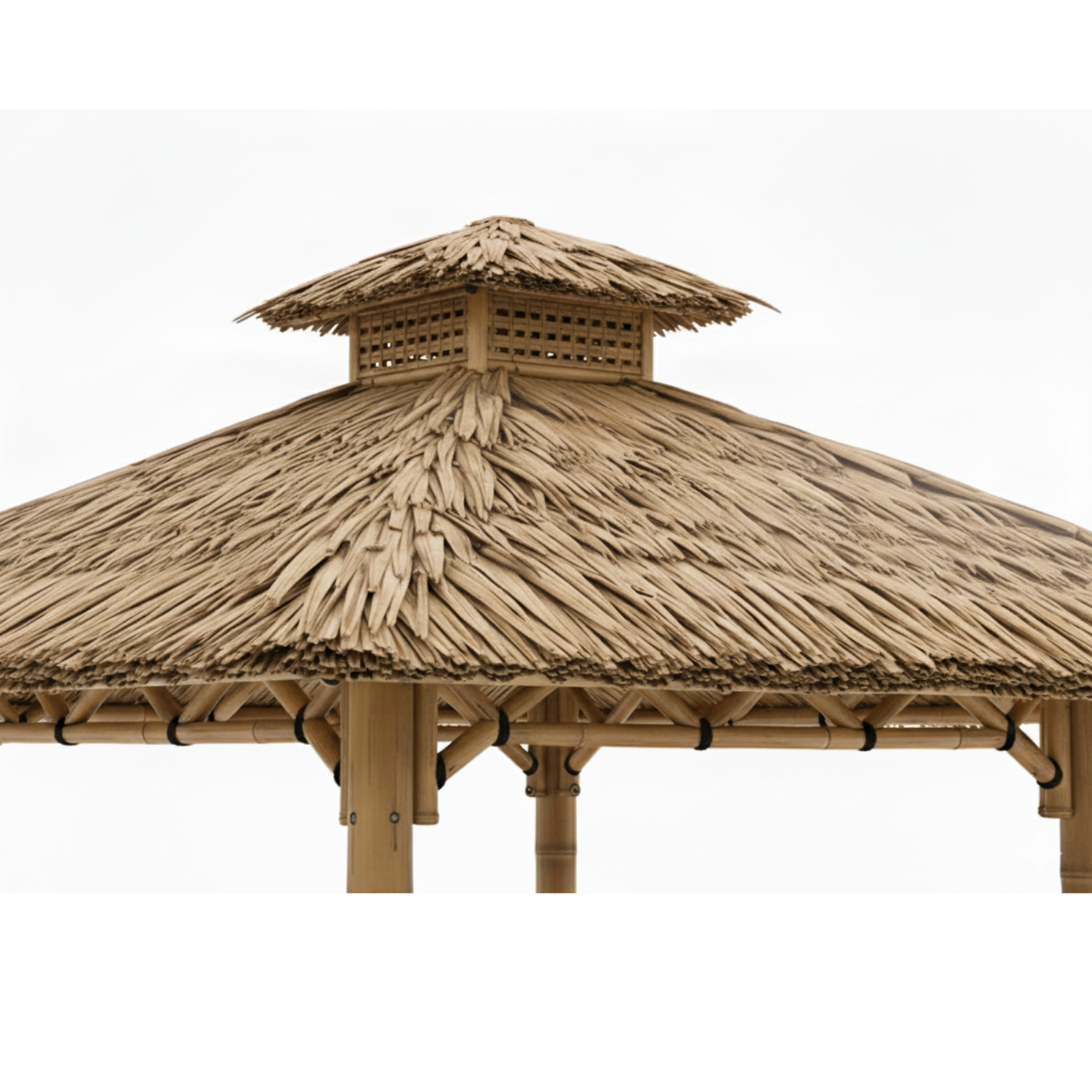 Détail de la toiture en palmier arumbia assurant étanchéité, ventilation naturelle et protection solaire pour usage extérieur