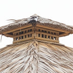 Détail de la toiture en arumbia avec ventilation centrale et système de gouttières intégré