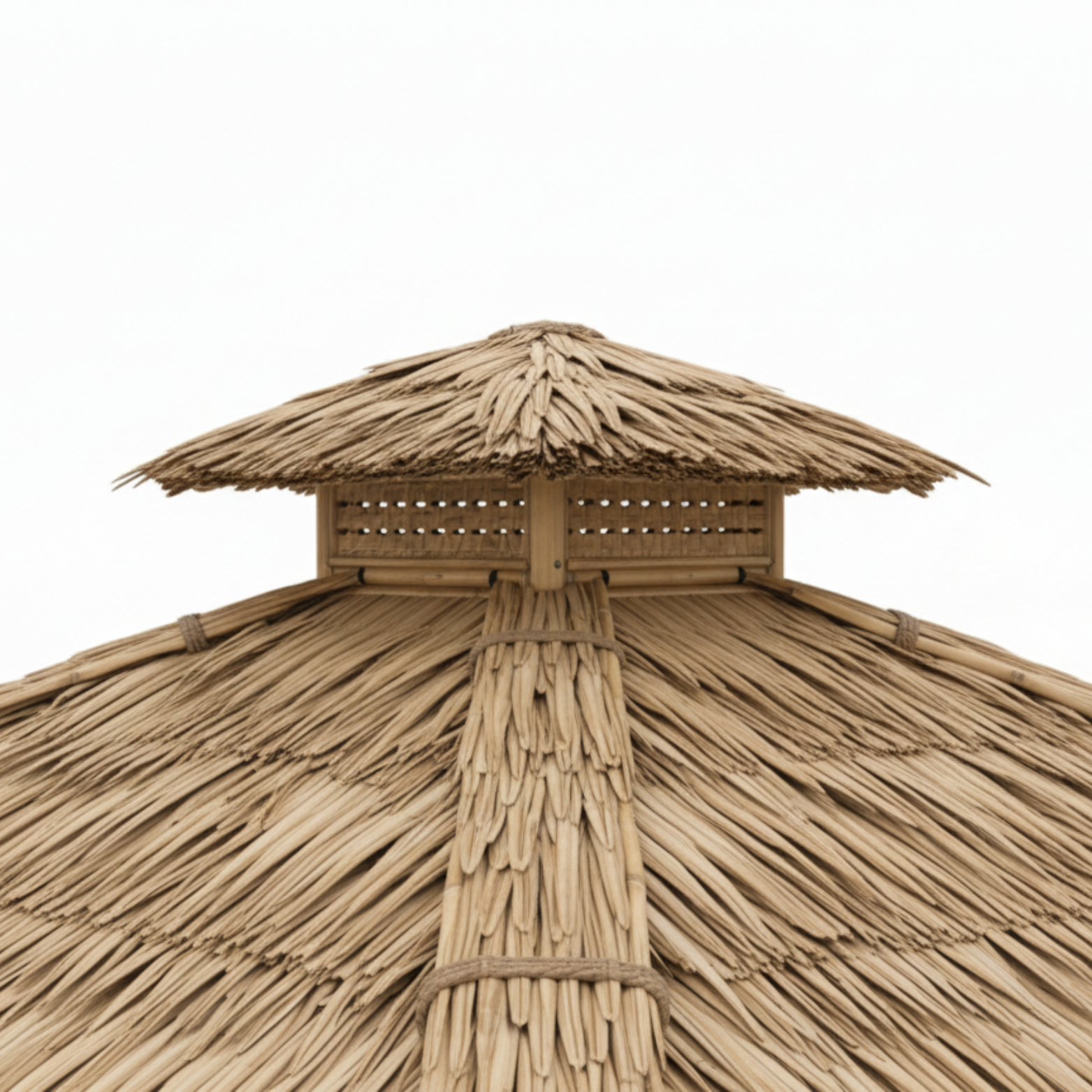Détail de la toiture en palmier arumbia avec tressage naturel et ventilation optimisée