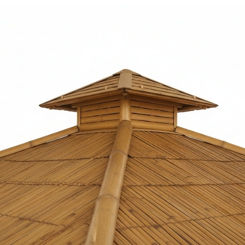 Détail de la toiture en bambou avec tressage naturel et ventilation optimisée
