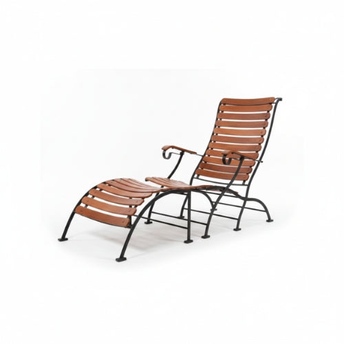 Transat de jardin en teck naturel avec repose-pieds et structure métal noire pour usage extérieur