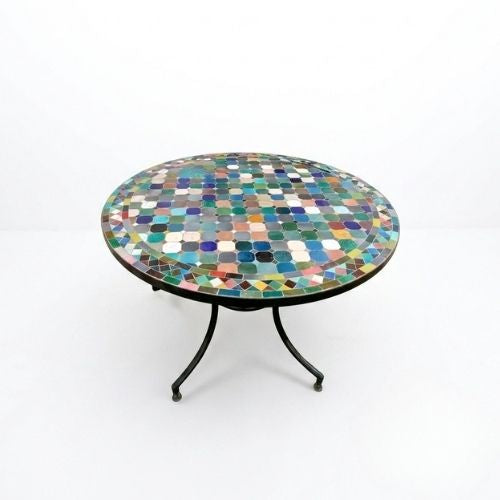 Table ronde en zellige Ø 100 cm multicolore – Table artisanale en béton avec pied fixe en fer forgé noir