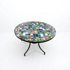 Table ronde en zellige Ø 100 cm multicolore – Table artisanale en béton avec pied fixe en fer forgé noir